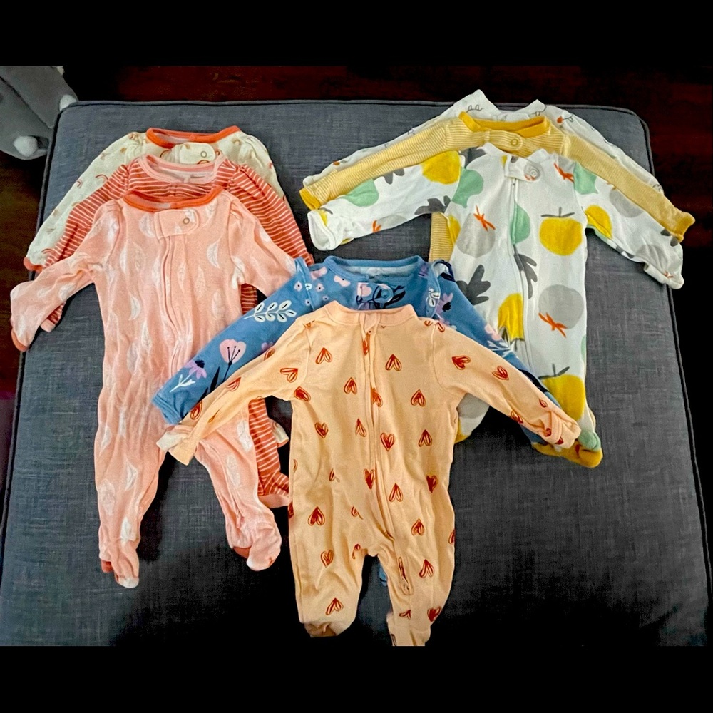 Bundle 8 pjs ( Carter’s, Cloud Island and Old Navy)